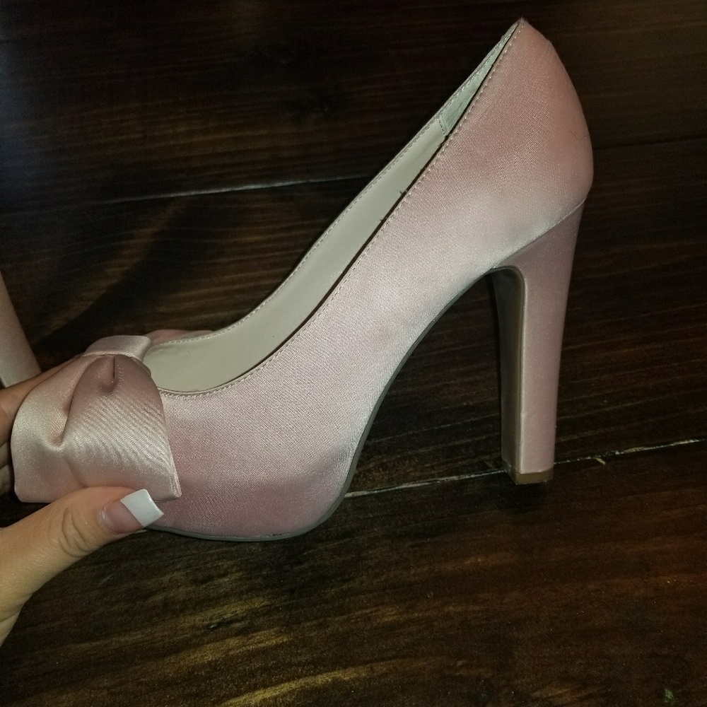 Guess heels woman