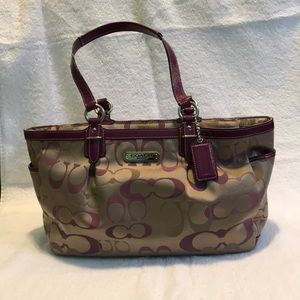 Coach Gallery Optic tote bag. Authentic plum