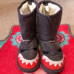 Muk Luks Shark Boots