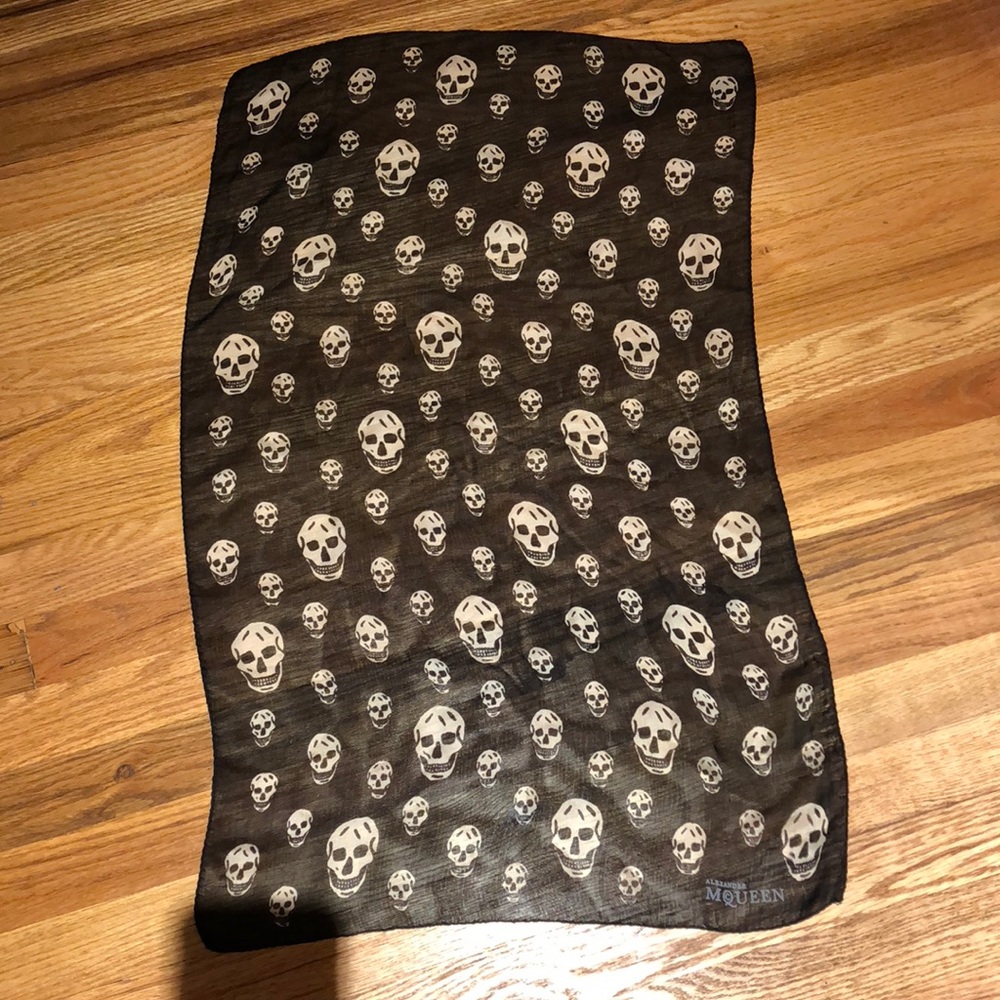 Alexander McQueen skull scarf