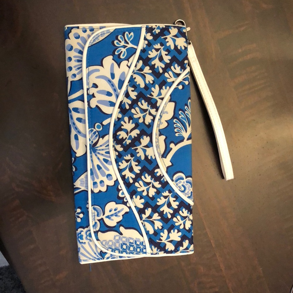 Vera Bradley Tri-Fold Wristlet GREAT CONDITION