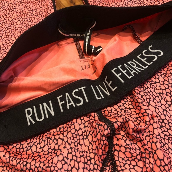 Nike Crop Leggings - Picture 3 of 4