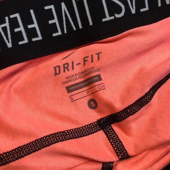 Nike Crop Leggings - Picture 4 of 4