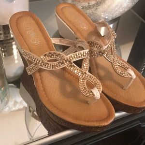 Gold and white wedges