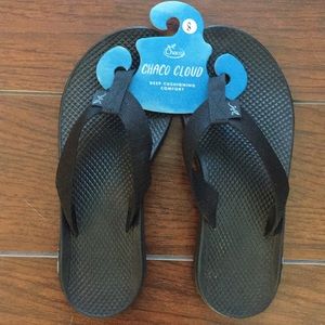 Women’s Chaco black flip flops - never worn!