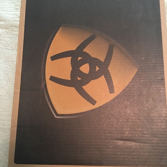 New women’s Ariat Boots - Picture 2 of 8