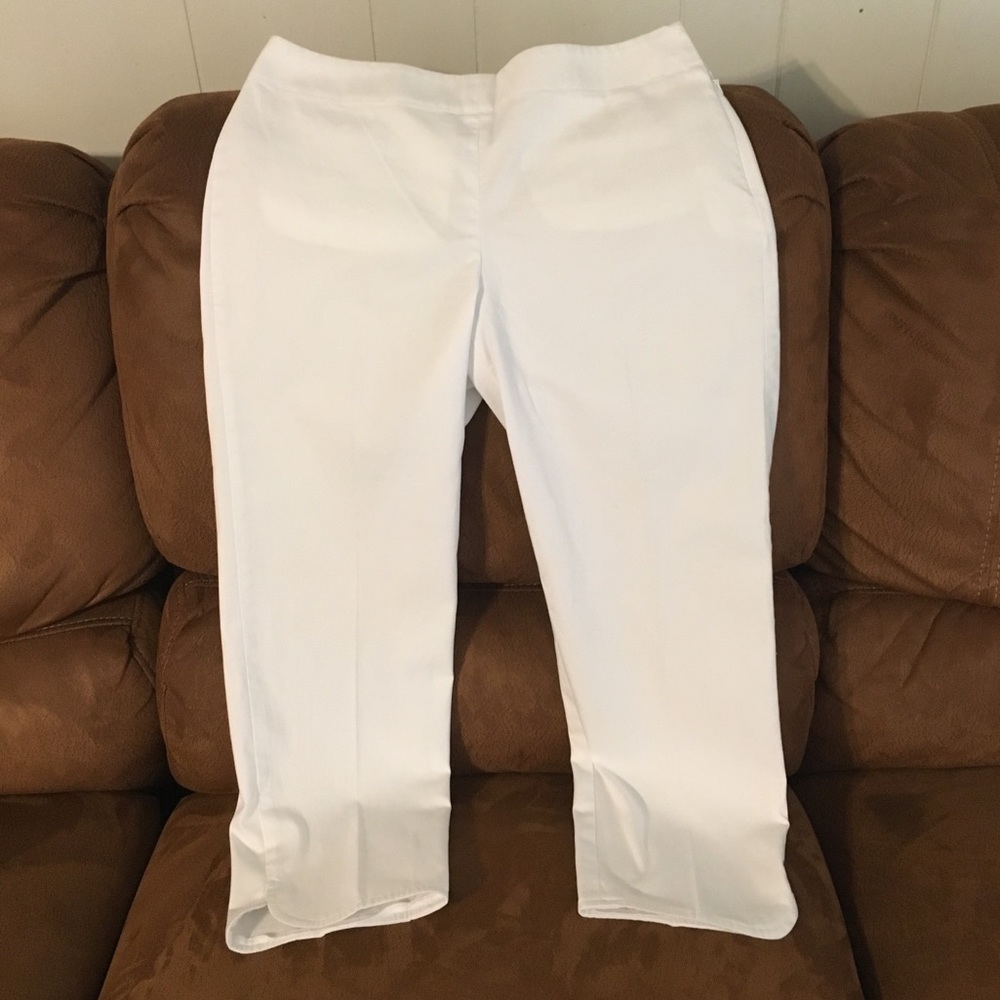 EUC Talbots Capri white size 6P