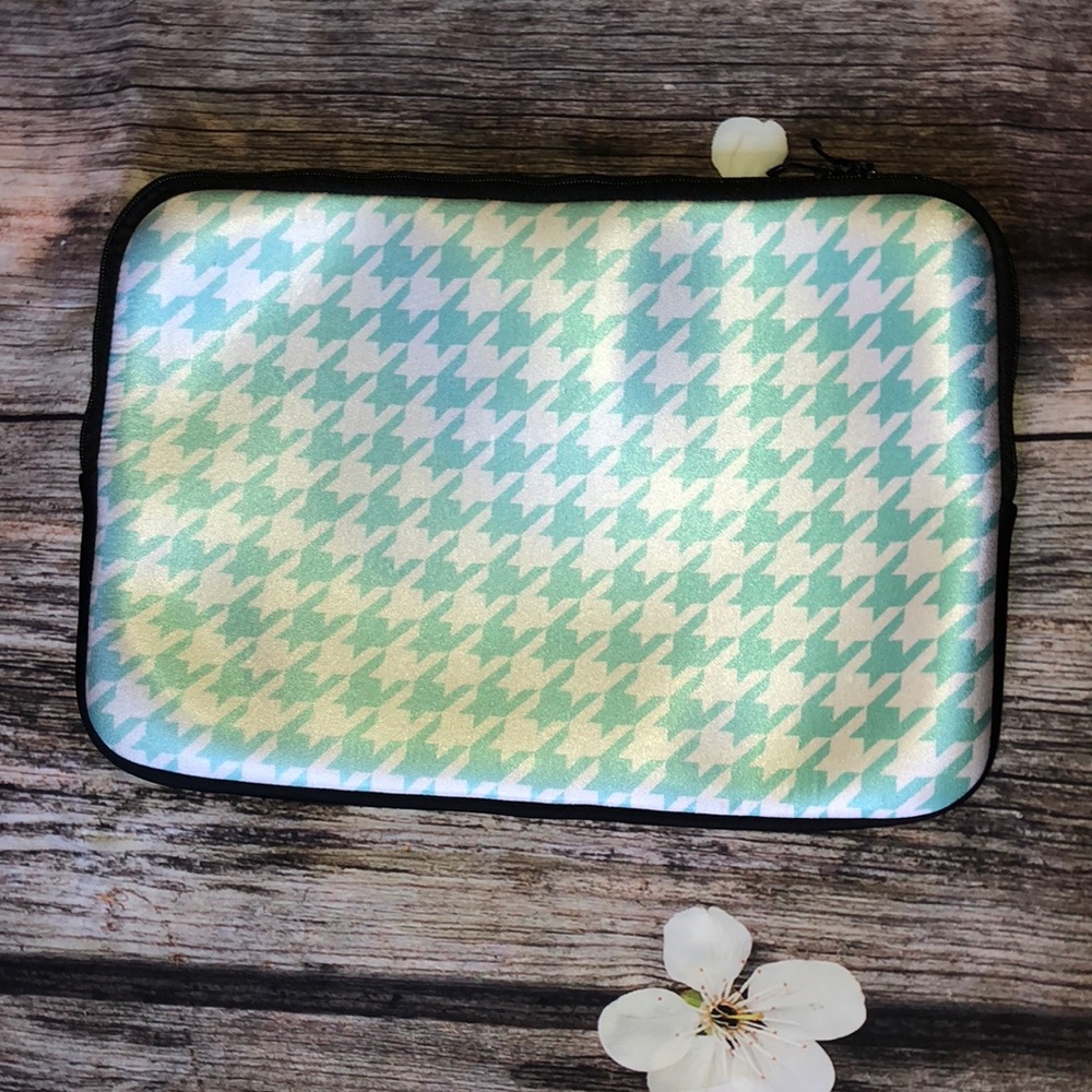 Teal and White 15 inch laptop sleeve
