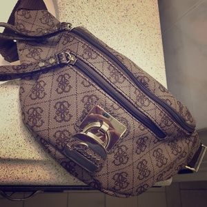 GUESS belt bag