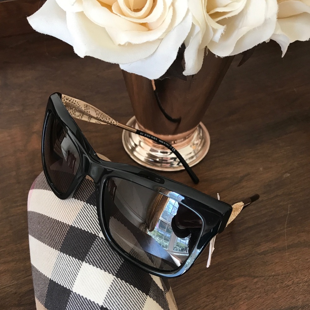 Authentic Burberry lace metal sunglasses