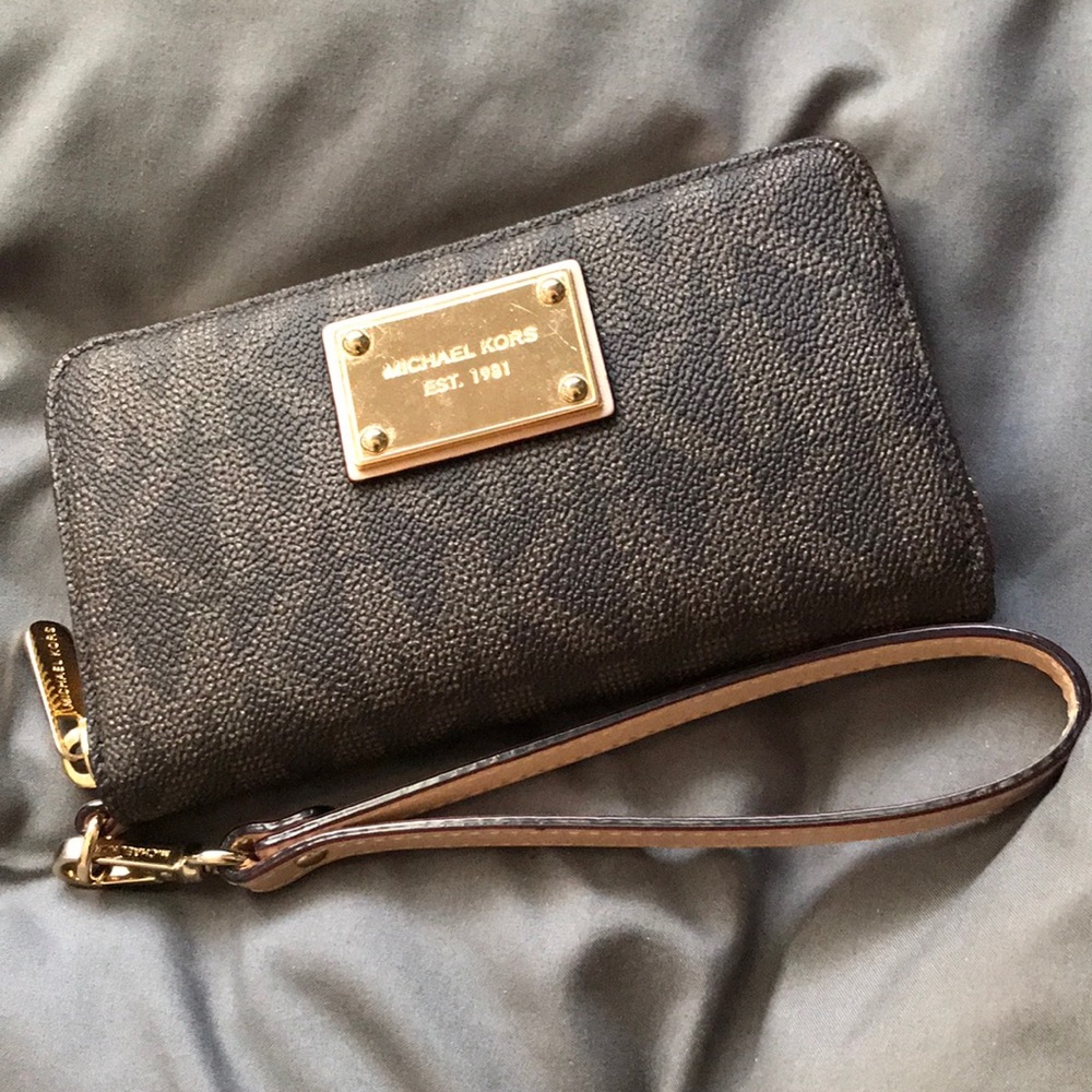 Michael Kors Wristlet NEW