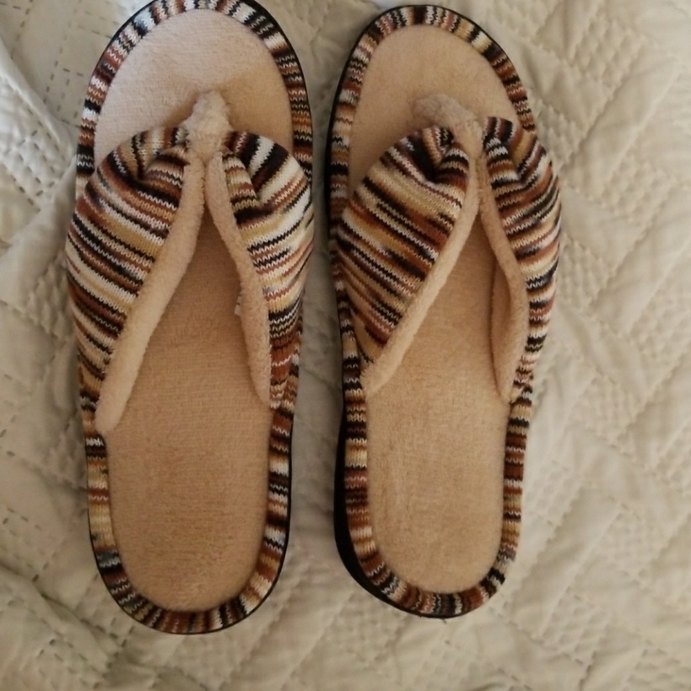 Rock Dove flip flop slippers NWOT