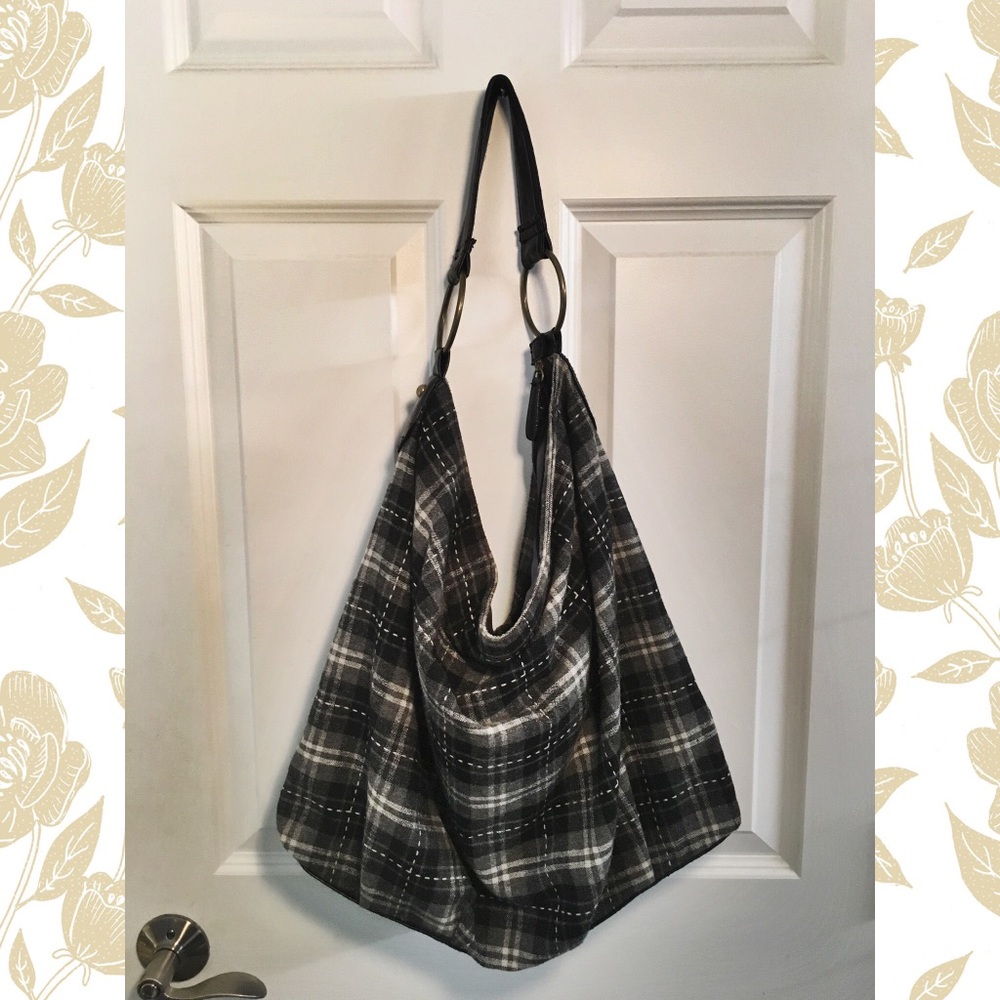 **CLEARANCE** super cute plaid hobo bag