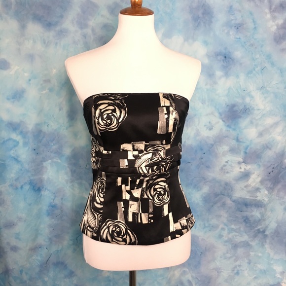 ✨White House Black Market Silk Floral top - Picture 3 of 5