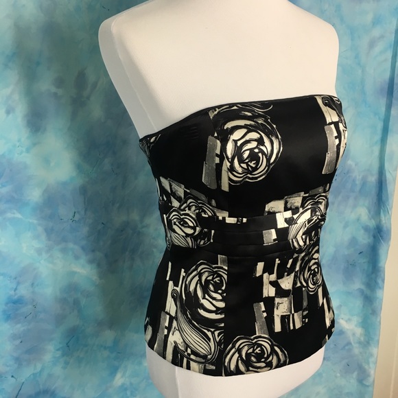 ✨White House Black Market Silk Floral top - Picture 2 of 5