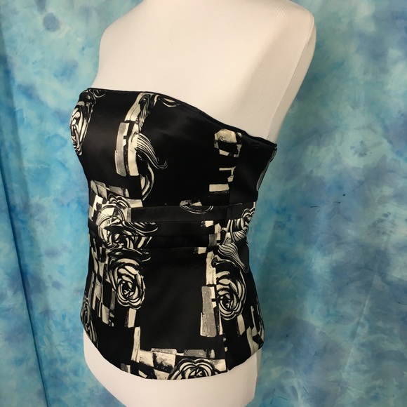 ✨White House Black Market Silk Floral top - Picture 4 of 5