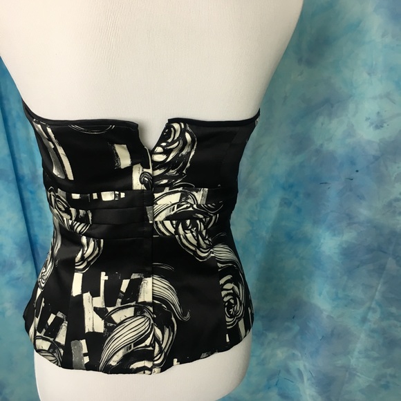 ✨White House Black Market Silk Floral top - Picture 5 of 5