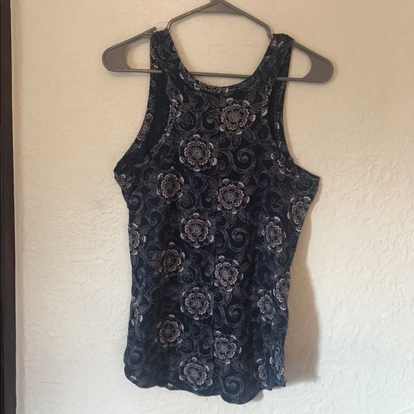 Patterned tank - Picture 2 of 4