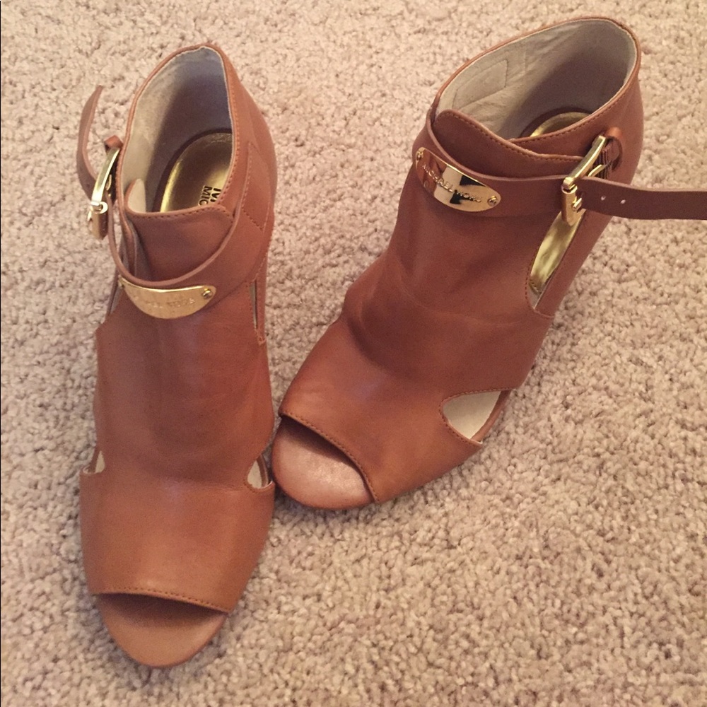 Michael Kors Peep Toe Kitten Heels