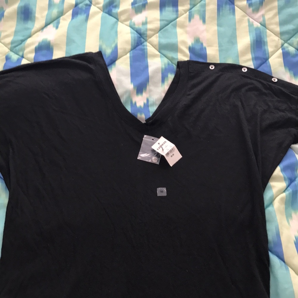Express Double V-Shirt NWT