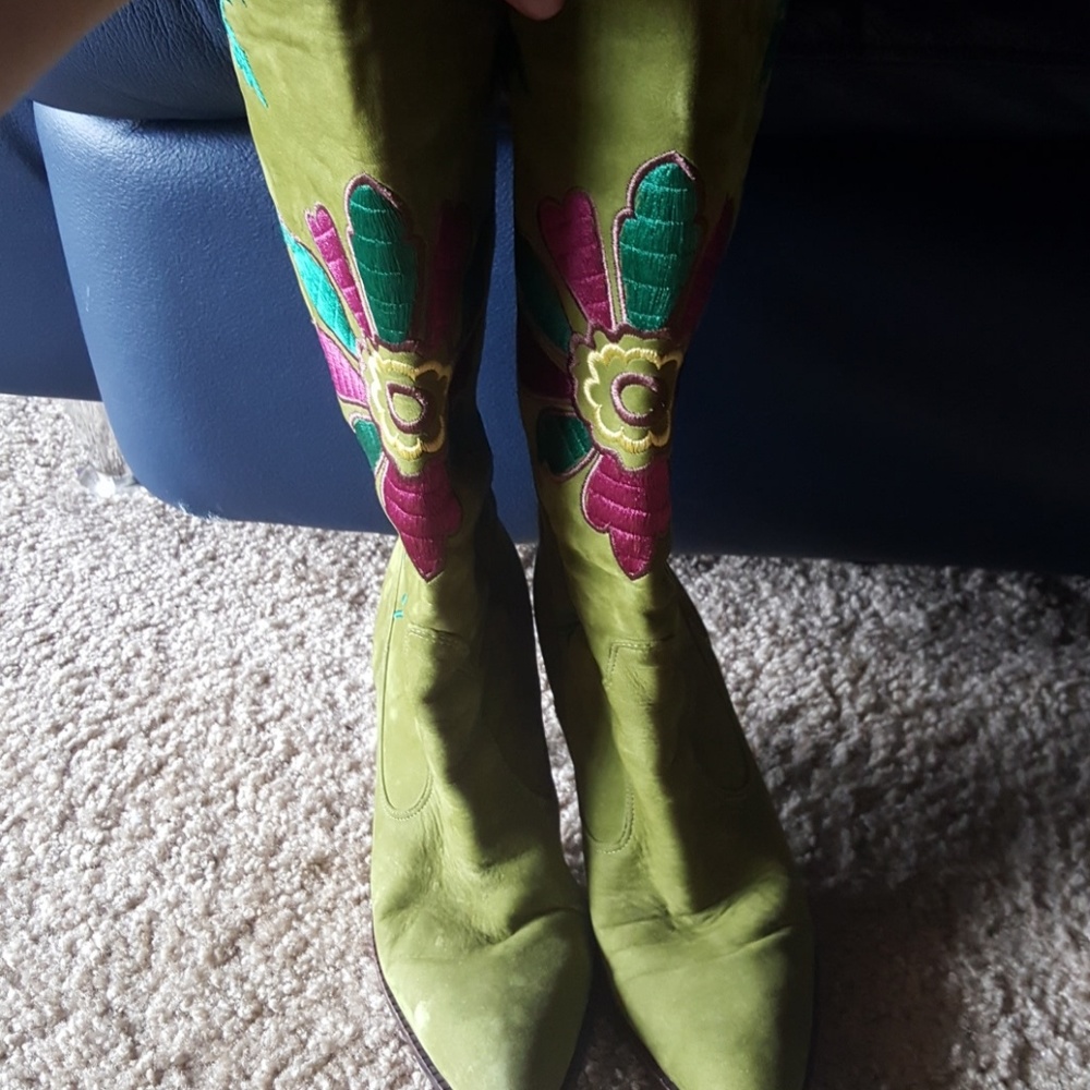Leather embellish boots