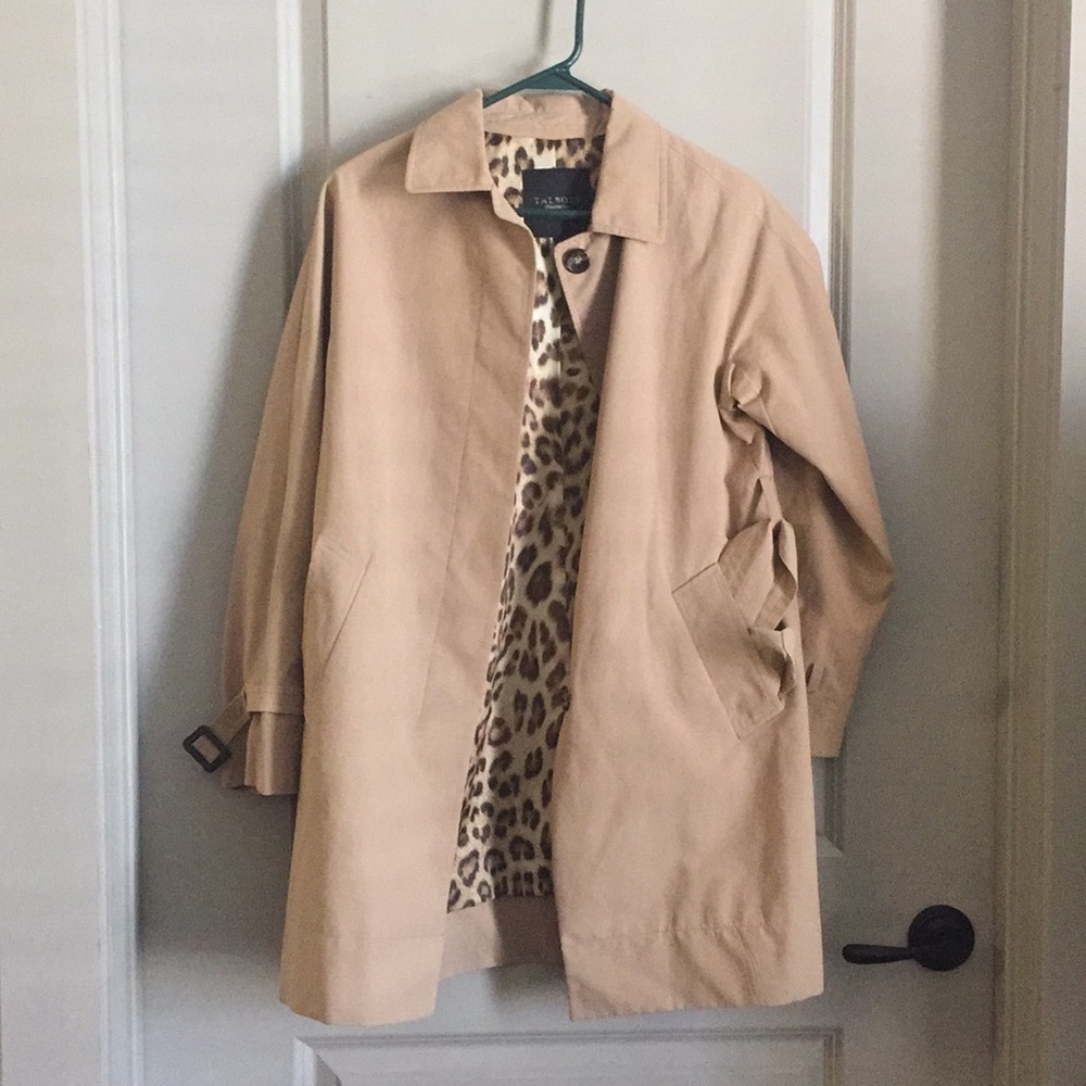Tan trench