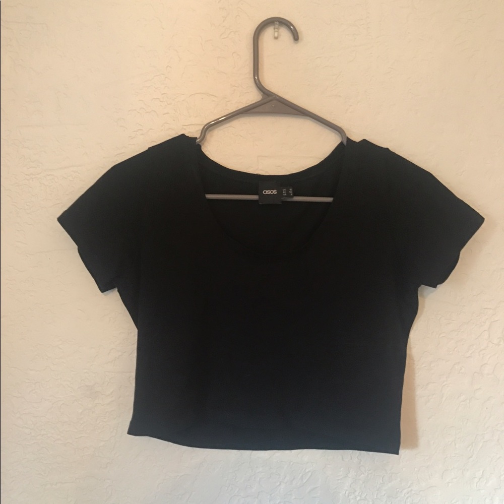 Black short sleeve crop top