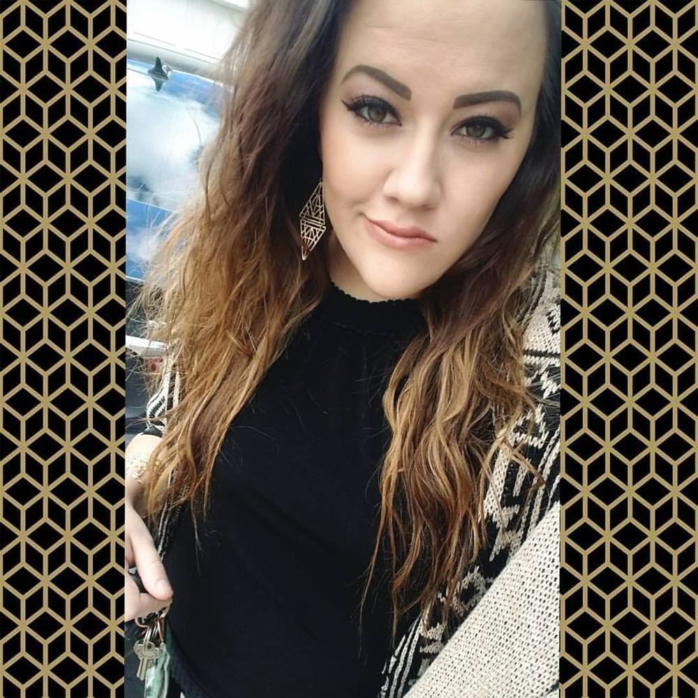 Meet your Posher, Elisa