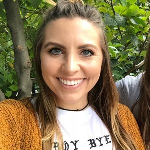 Meet your Posher, Monique