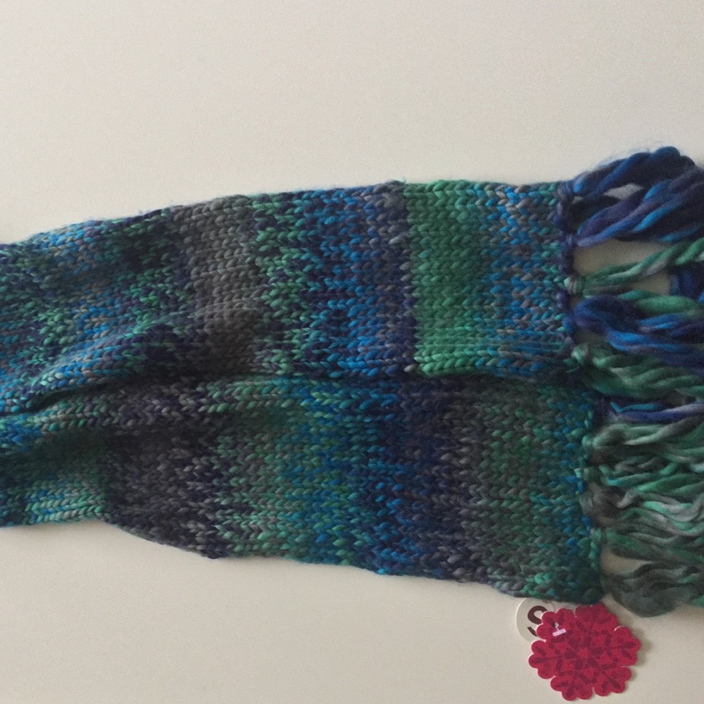 NWT Blue and Green Knit Winter Scarf