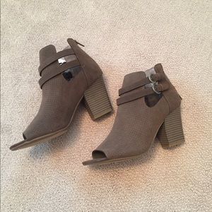 White mountain shoes