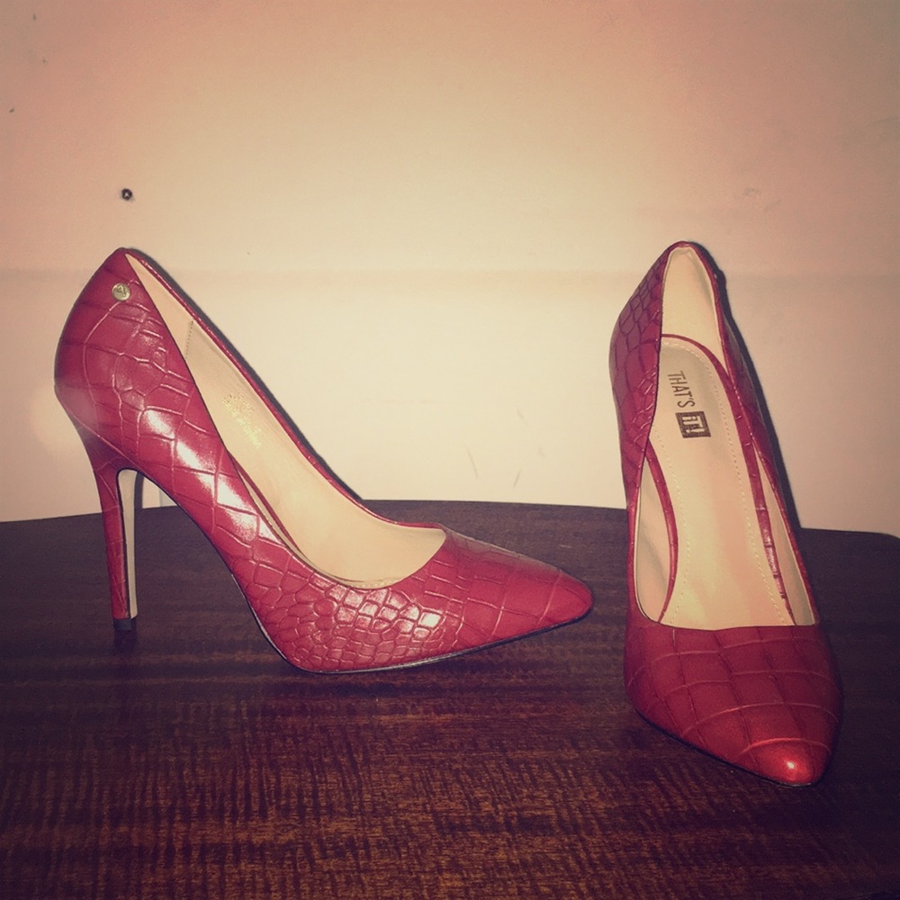 Sexy burgundy faux snake pumps