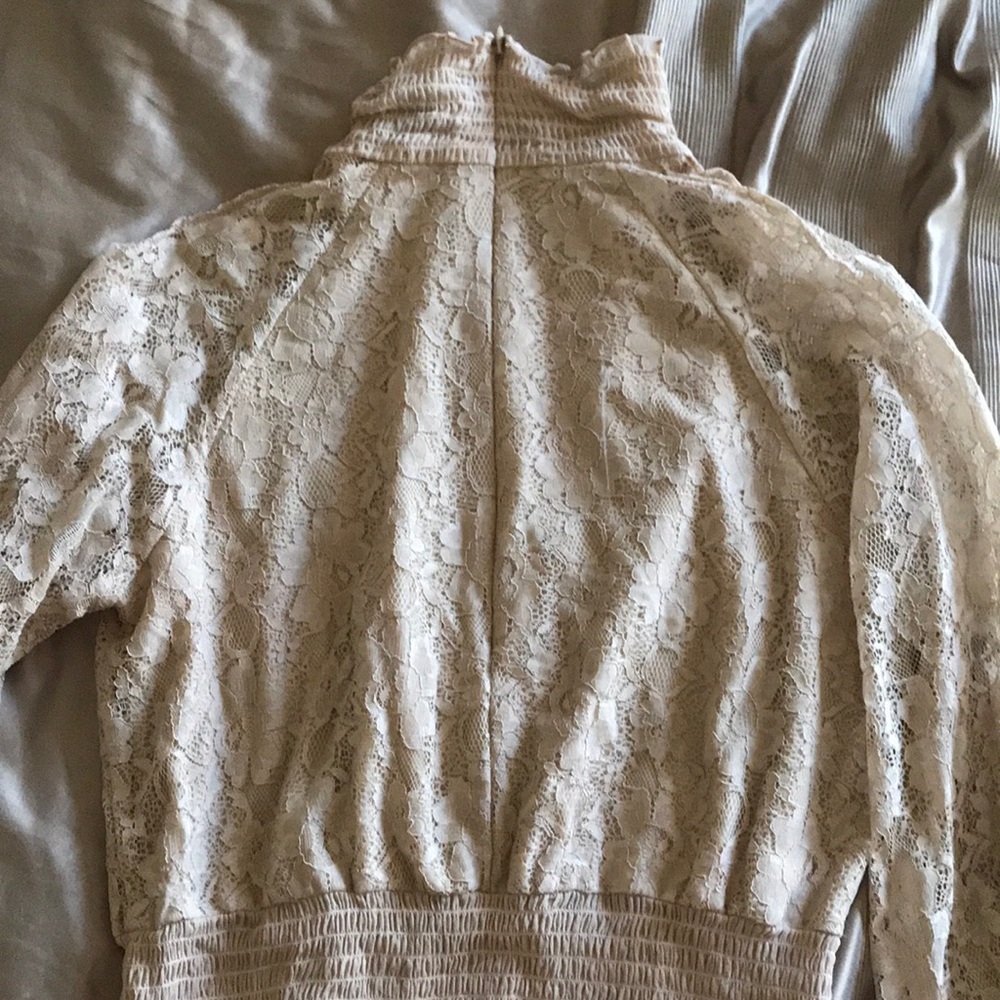 Tan lace blouse - Picture 4 of 4