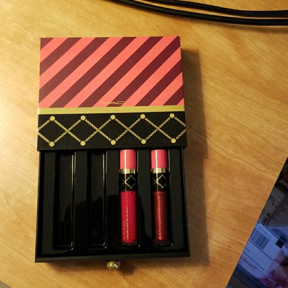 2 lip gloss Mac came in a set