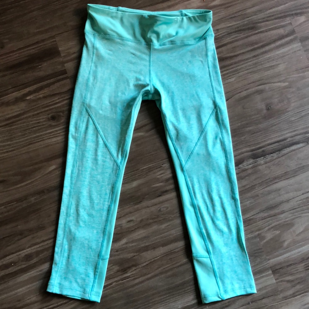 Eggshell Blue Capri leggings