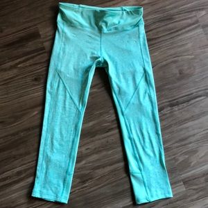 Eggshell Blue Capri leggings