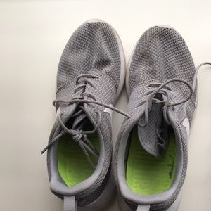 Nike roshes grey