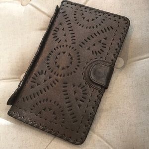 Cleobella Mexicana soft clutch shimmer pewter