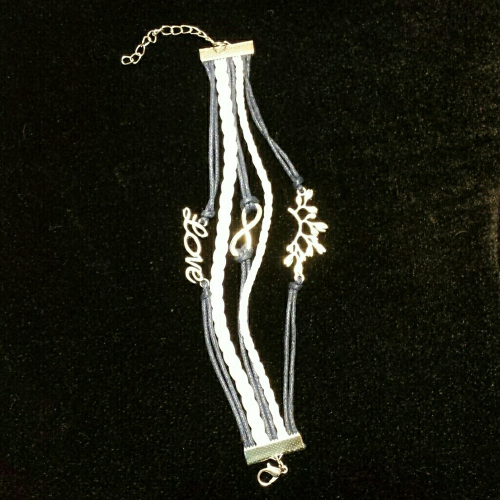 ⬇️$18NWOT Navy/White Infinity Love Leaves Bracelet