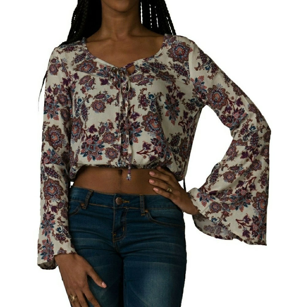 Nwt ! PRINT FLUTTER SLEEVE TOP