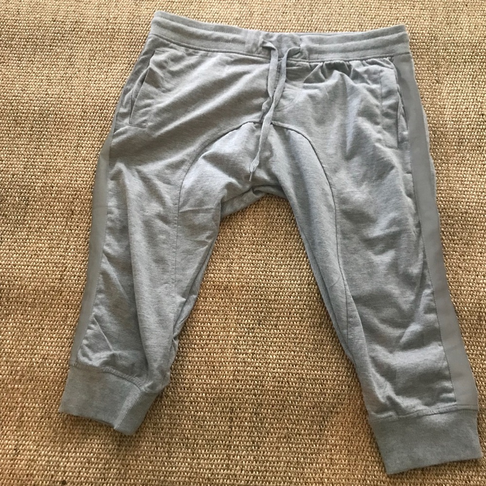 Cool jogging pants! Excellent for the gym.