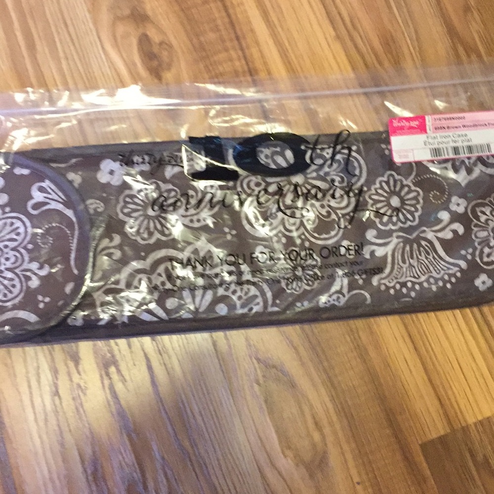 Thirty one flat iron case