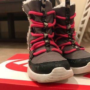 Nike Roshe Run Hi Water Repellent Boot