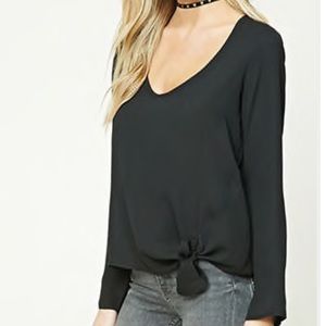 NWOT - knotted hem top- forever21