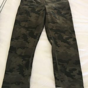 Camo lululemon crops