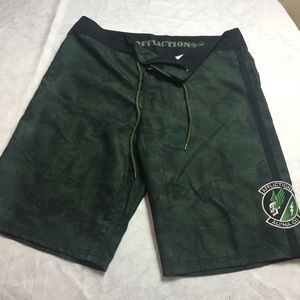 Affliction shorts men’s waist 32 green