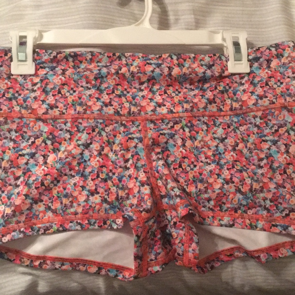 Lululemon yoga shorts size 10