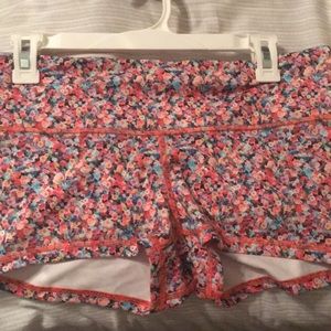 Lululemon yoga shorts size 10