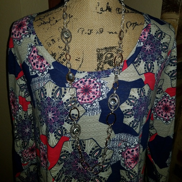 Sale 🌺Precious New Directions Top - Picture 2 of 6