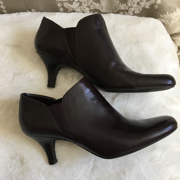 ✨Bandolino booties - Like New!✨ - Picture 4 of 5
